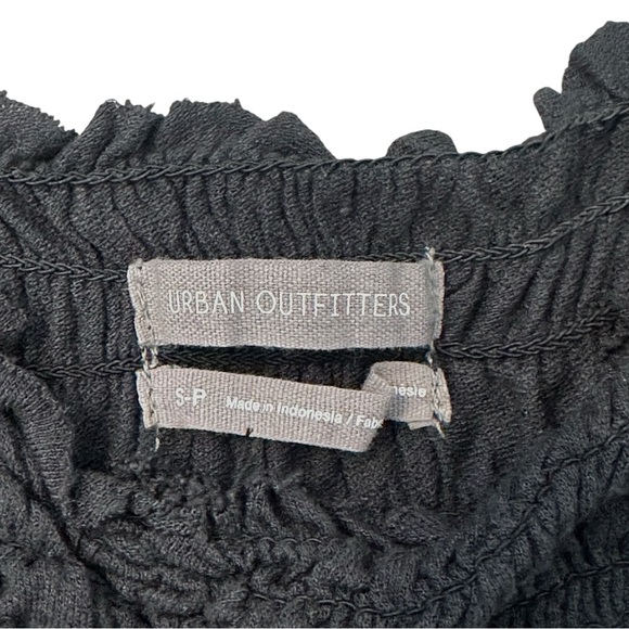 UO Puff Sleeve Smocked Crop Top - Picture 5 of 5